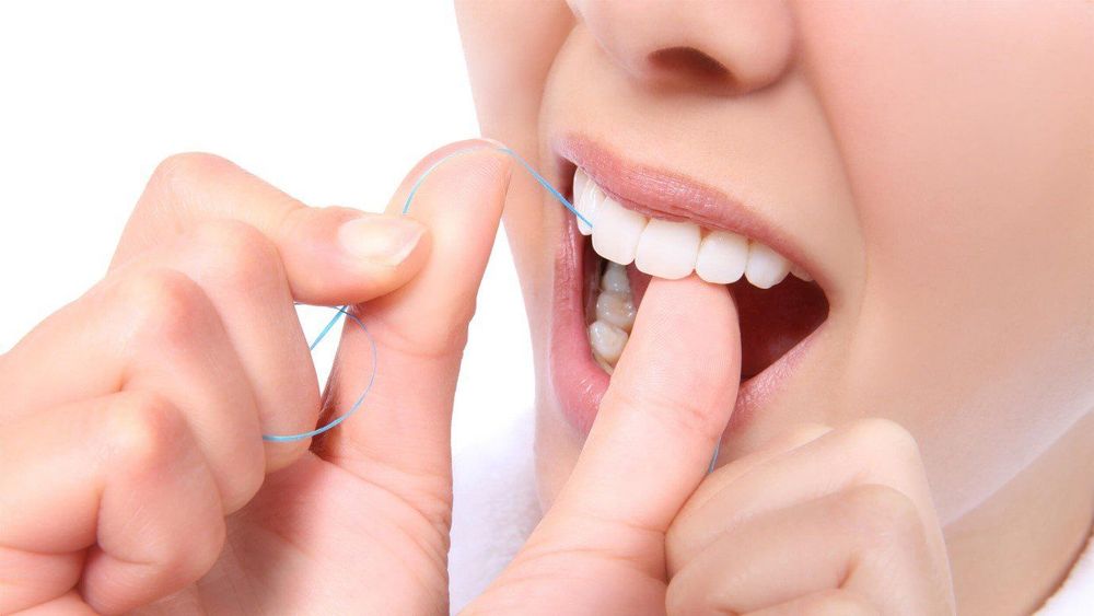 Lý do tại sao bạn nên dùng chỉ nha khoa